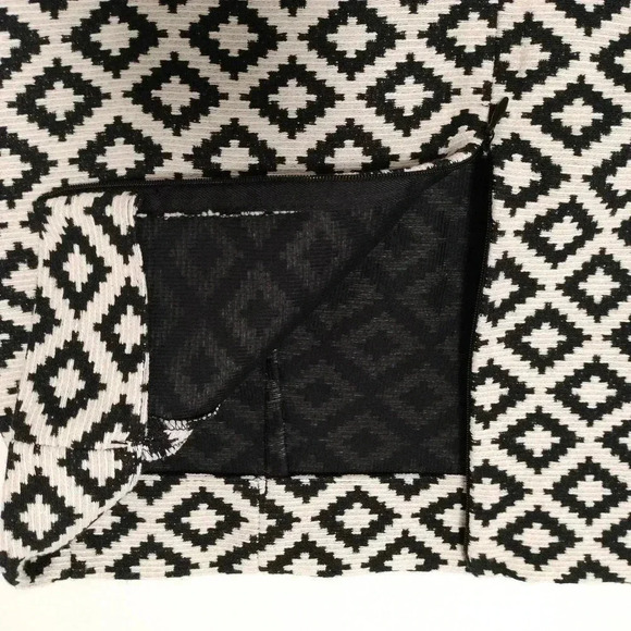 Zara Woman Size Medium Mini Geometric Black White pattern Skirt - Picture 4 of 6